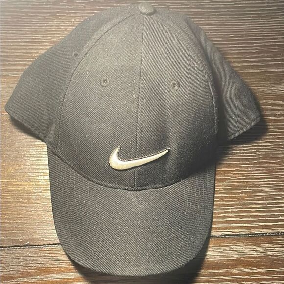 Nike Black Minimalist Hat with Swoosh Logo - Picture 1 of 5
